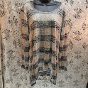 Signature studio 2X long sleeve light sweater. Tan and black. High/low